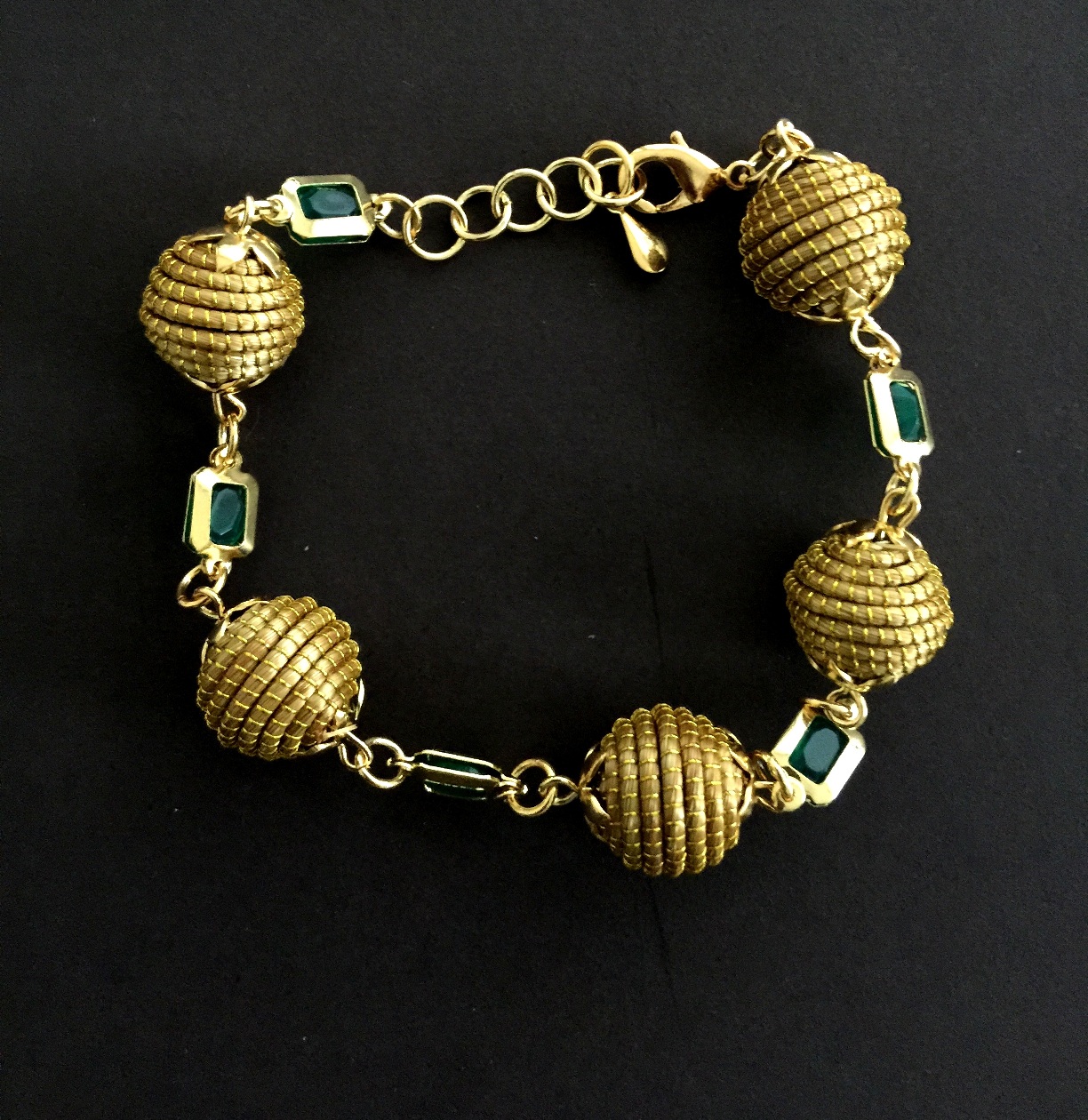 Bracelet with orb and artificial emeralds(CDJ)